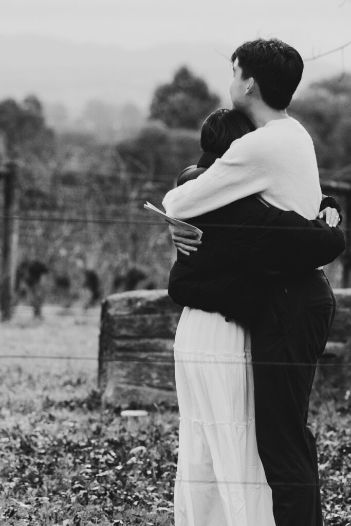 Melbourne Proposal Photography, Yarra Valley proposal. Engagement photos in Yarra Valley. Yarra Valley. Proposal in Melbourne. Cinimatic photography.