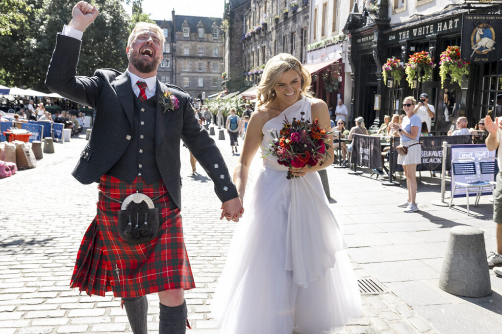 Wedding planning tips from a bride and photographer to stay stress free. Couple in Edinburgh Scotland